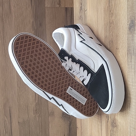 Van's old school bolt Brand new in the box authentic. - Picture 3 of 11